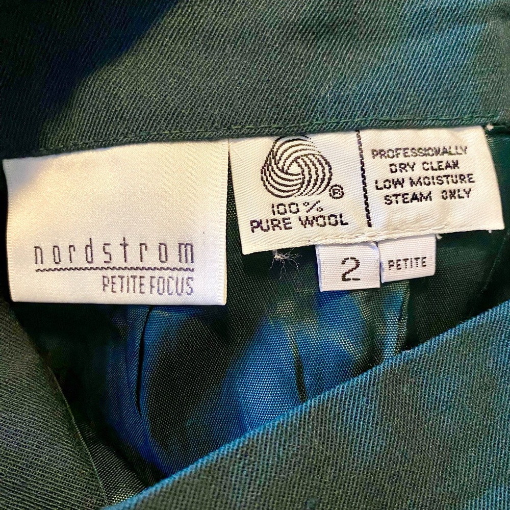 Nordstrom Green Skirt. 100% Pure Wool. Petite Size 2